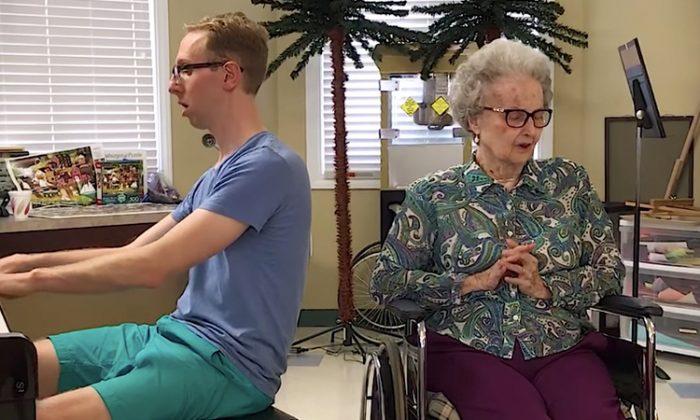 88-Yr-Old Granny Sings ‘Somewhere Over The Rainbow’ as Grandson Plays the Piano