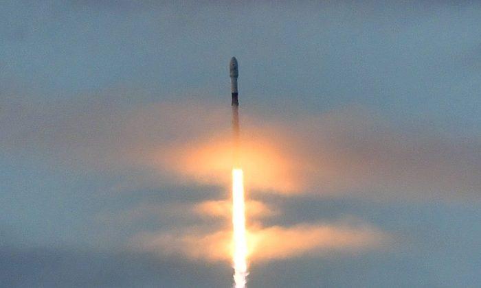 SpaceX Launches 10 More Iridium Communications Satellites