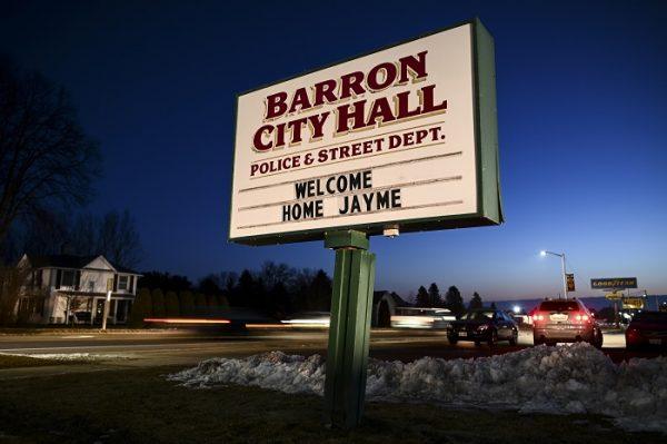 The sign outside Barron, Wis., welcomes Jayme Closs, a 13-year-old northwestern Wisconsin girl who went missing in October after her parents were killed. Barron, Wis. City Hall, on Jan. 11, 2019. (Aaron Lavinsky/Star Tribune via AP)