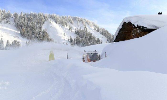 Avalanche in Austria Kills 3 Skiers, Injures 2