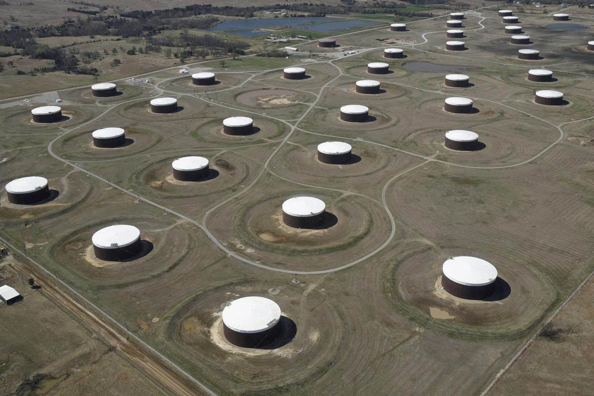 Crude oil storage tanks are seen from above at the oil hub, in Cushing, Oklahoma, on March 24, 2016. (Nick Oxford/Reuters)