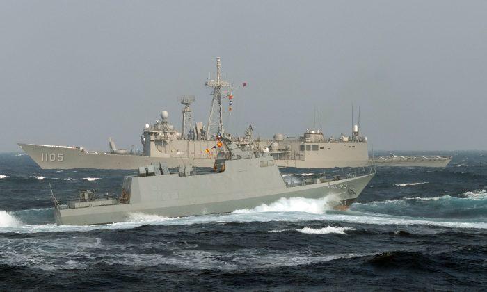 US Aircraft Carrier May Sail Through Taiwan Strait, Admiral Says