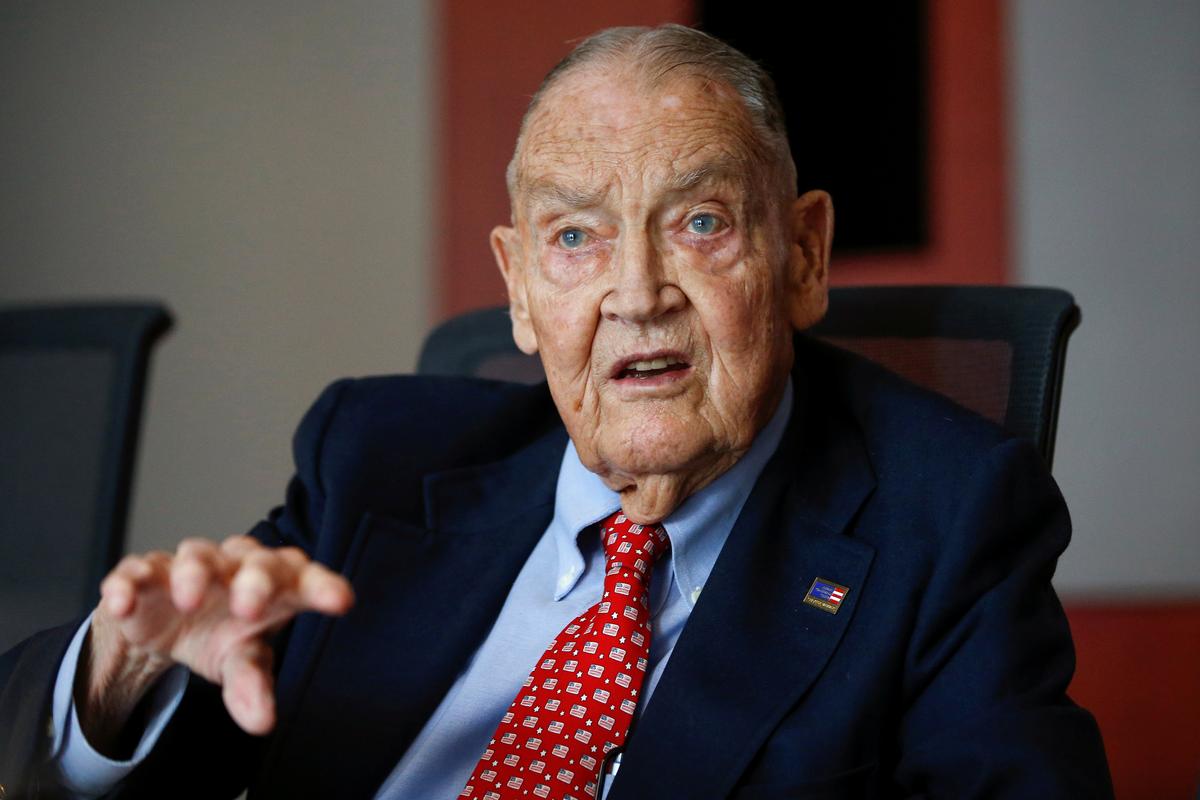 John Bogle, Vanguard Founder and Low-Cost Investing Pioneer, Dies at 89