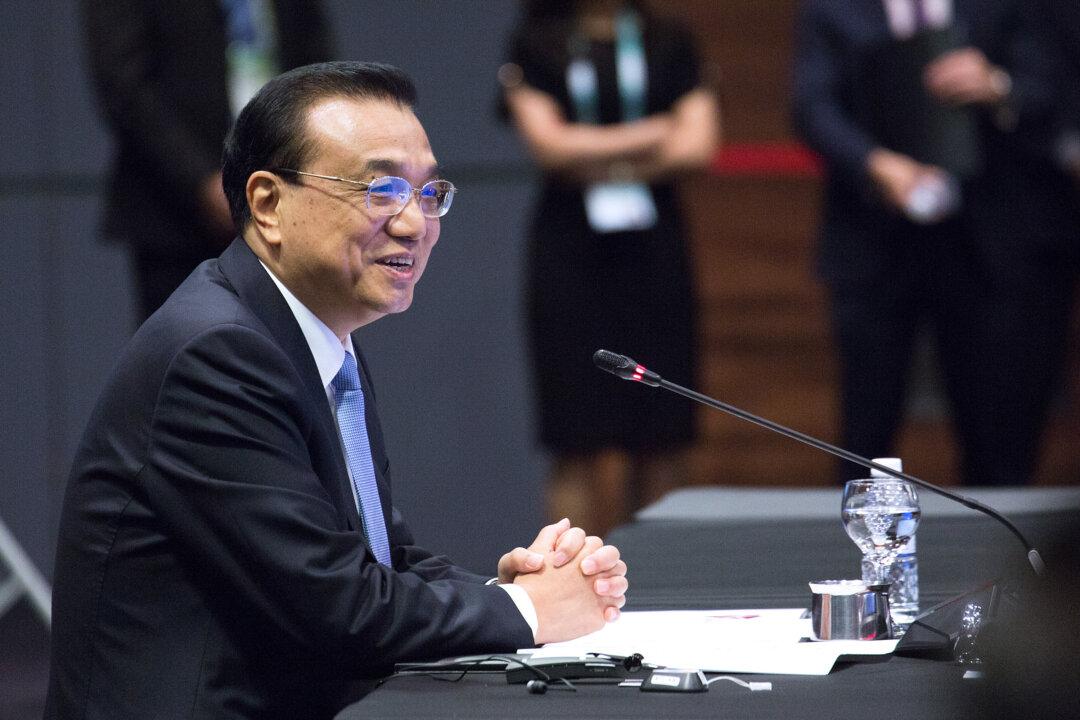 Chinese Economy Faces Increasing Downward Pressure, Premier Warns