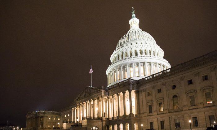 House Passes $1T Spending Bill as Budget Talks Resume
