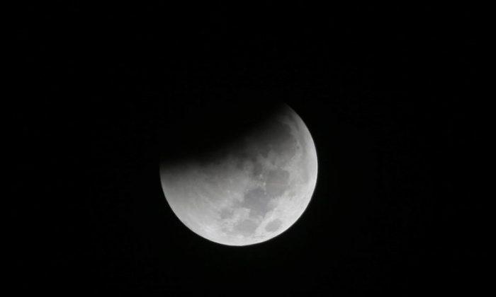 Total Lunar Eclipse Meets Supermoon Sunday Night