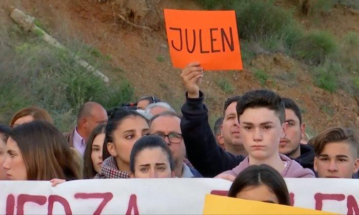 Rescuers Ready to Drill Tunnel for Spanish Boy Trapped in Well