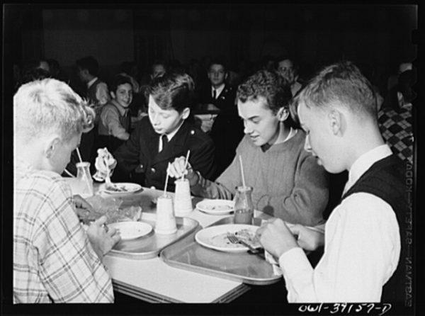 Vintage high school cafeteria (Public domain)