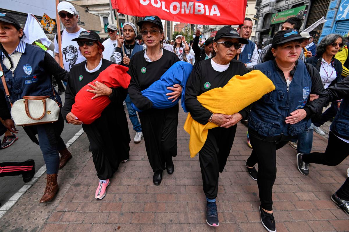Colombians March for Peace After Deadly Car Bomb