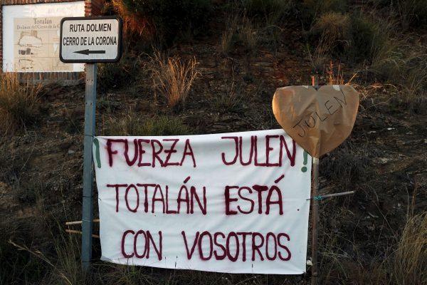 A banner that reads "Force Julen! Totalan is with you" in Totalan, southern Spain, on Jan. 17, 2019. (Reuters/Jon Nazca)