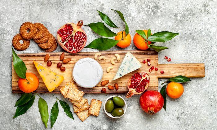 How to Build a Healthy Cheese Board
