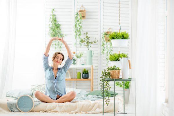 Wake up energized after a good night sleep in a bedroom with plants. (RossHelen/Shutterstock)