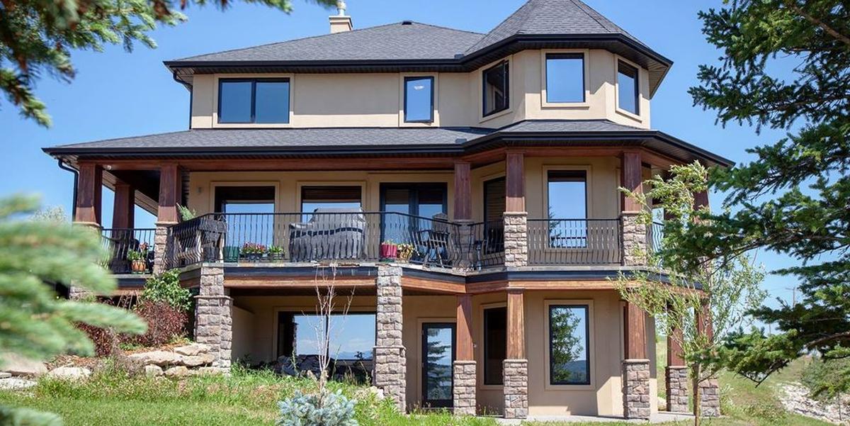 Canadian Woman Offers Her $1.7 Million Home as a Prize in an Essay-Writing Contest
