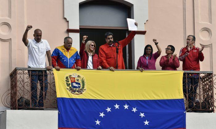 Maduro Cuts Off Ties With US, Gives Diplomats 72 Hours to Leave
