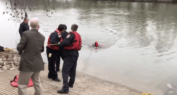 Screenshot of a Twitter video shows Columbus In Police pulling a rescuer cop and a woman who jumped in from a bridge in the Flatrock river. (Columbus_Police/Twitter)