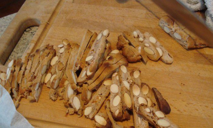 Pepatelli: Italian Almond Cookies