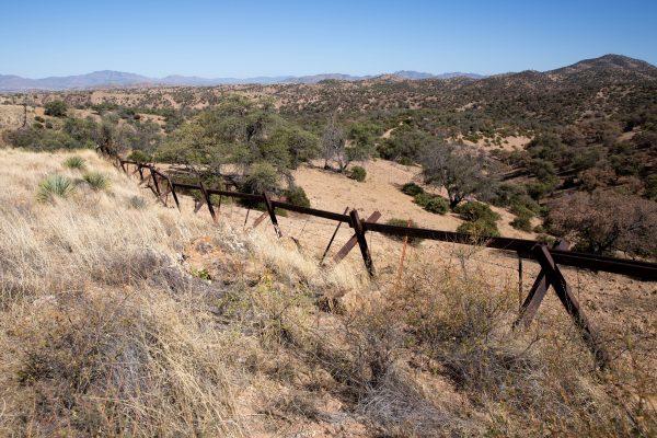 The U.S.-Mexico border where the fence becomes a vehicle barrier, west of Nogales, Ariz., on May 23, 2018. (Samira Bouaou/The Epoch Times)