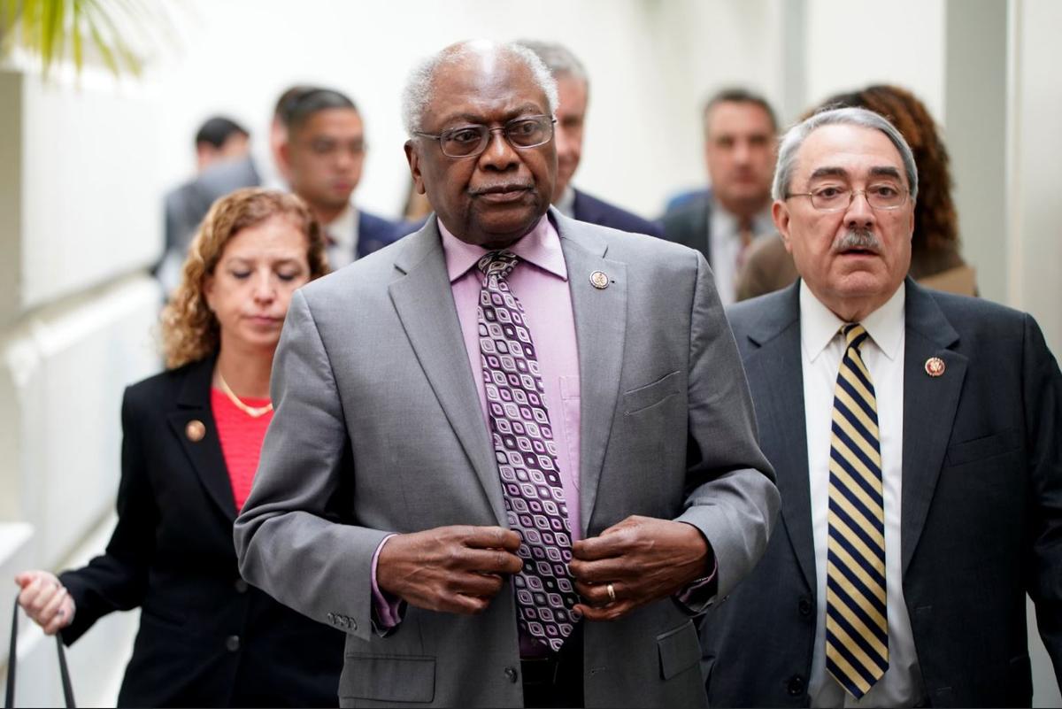 House Majority Whip James Clyburn (D-SC) arrives at a press briefing on the 27th day of a partial government shutdown on Capitol Hill in Washington, U.S., January 17, 2019. (Reuters/Joshua Roberts)
