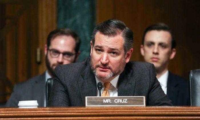 Ted Cruz Gets Haircut at Salon Whose Owner Flouted Orders