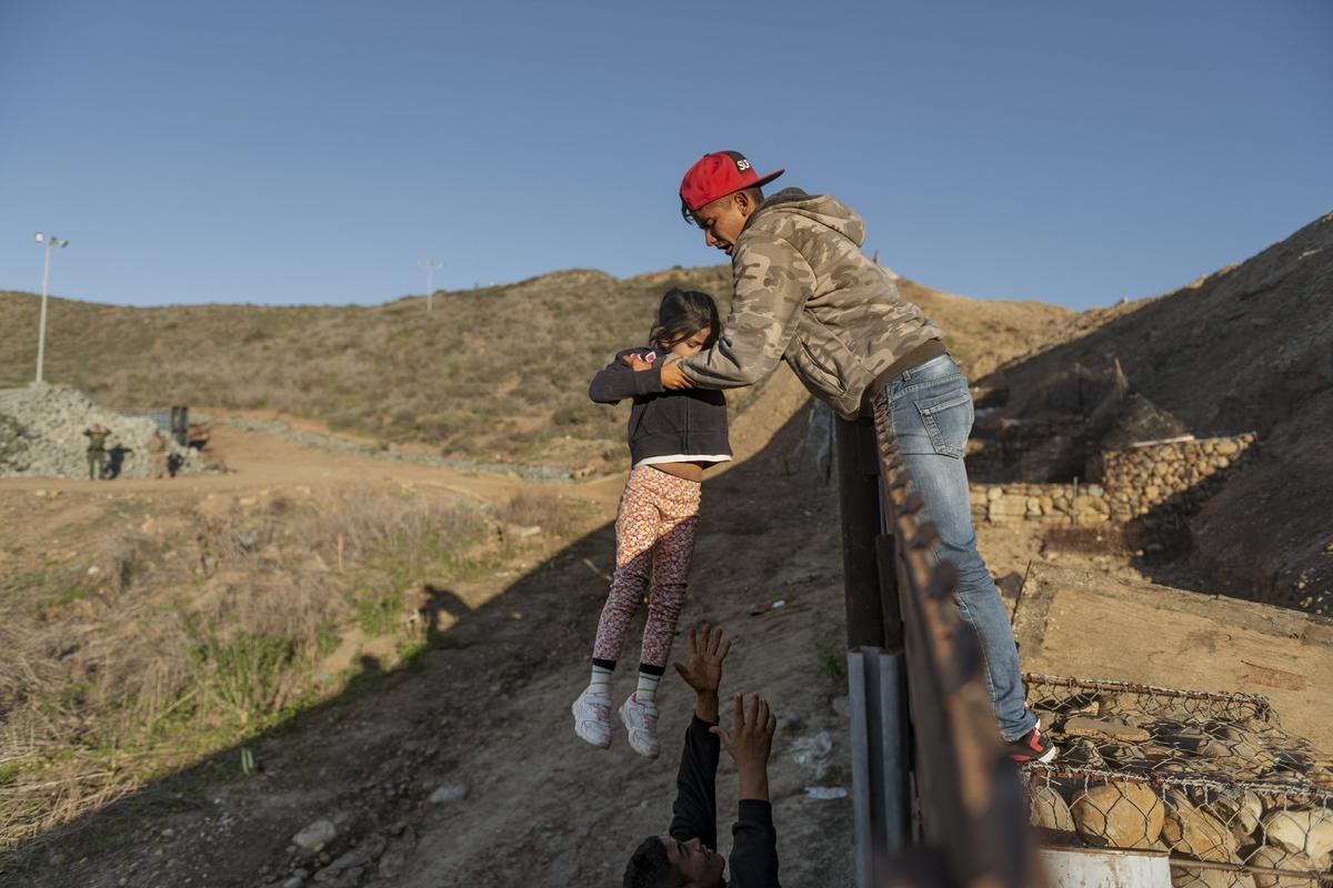 US Returns Asylum Seekers to Mexico