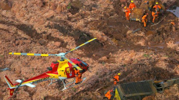 Rescue crew work in a tailings dam owned by Brazilian miner Vale SA that burst, in Brumadinho, Brazil, on Jan. 25, 2019. (Washington Alves/Reuters)