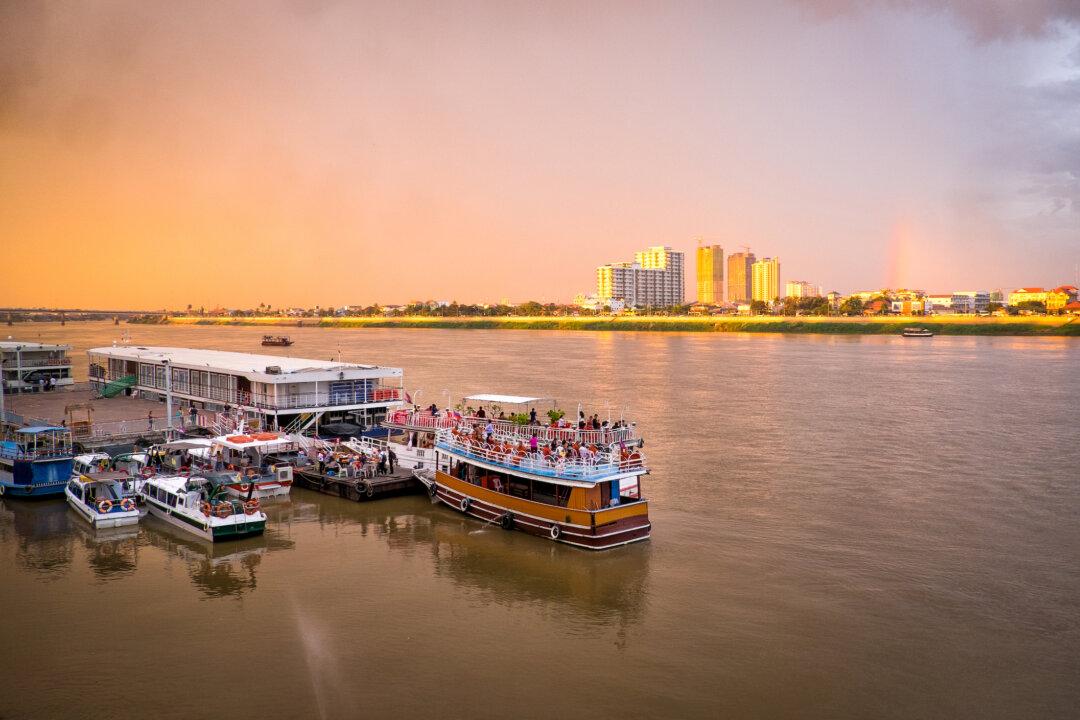 A Visit to Phnom Penh’s Vibrant Night Market