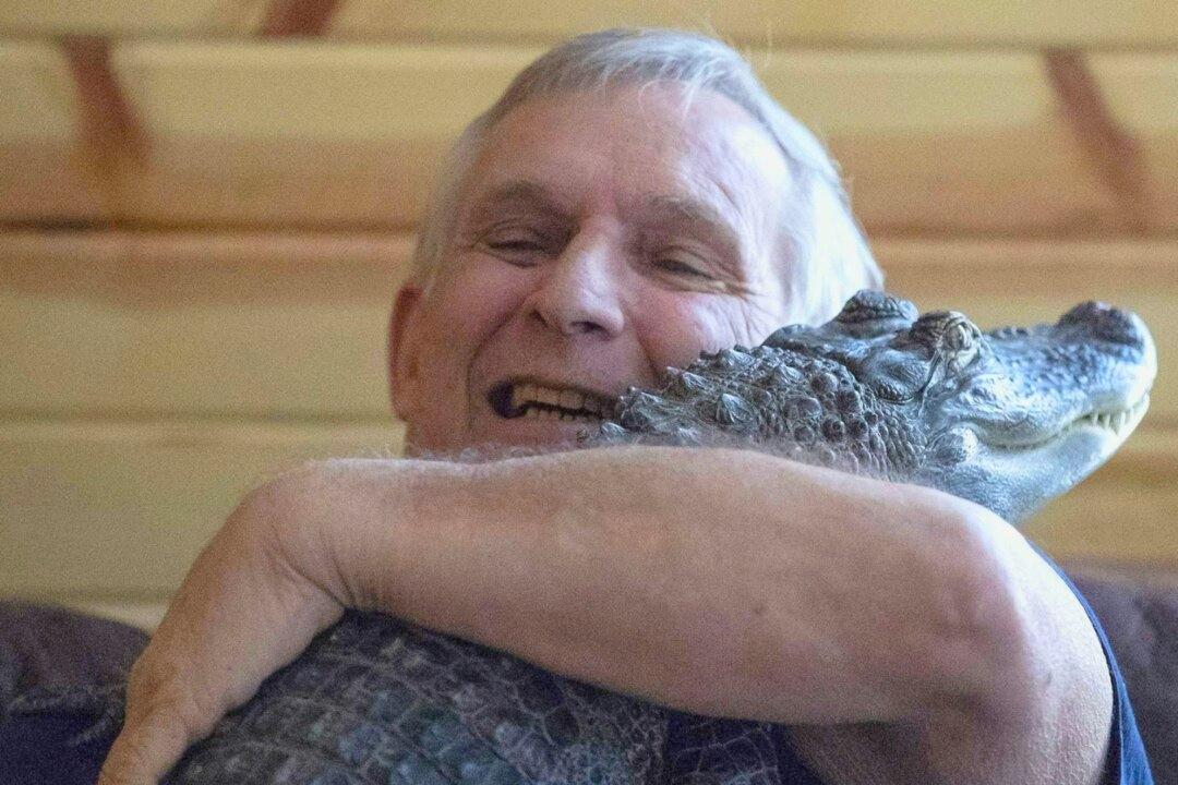 Man Says Emotional Support Alligator Helps His Depression
