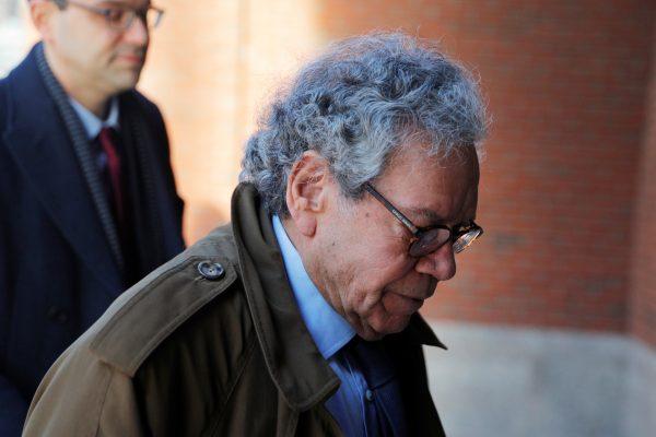 John Kapoor, the billionaire founder of Insys Therapeutics Inc, arrives at the federal courthouse for the first day of the trial accusing Insys executives of a wide-ranging scheme to bribe doctors to prescribe an addictive opioid medication, in Boston, Mass., on Jan. 28, 2019. (Brian Snyder via Reuters)