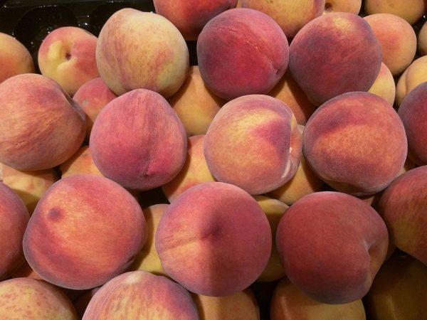 Fresh peaches, nectarines, and plums are being recalled in dozens of states over possible listeria contamination. (Maksym Kozlenko/CC-BY-SA-4.0)