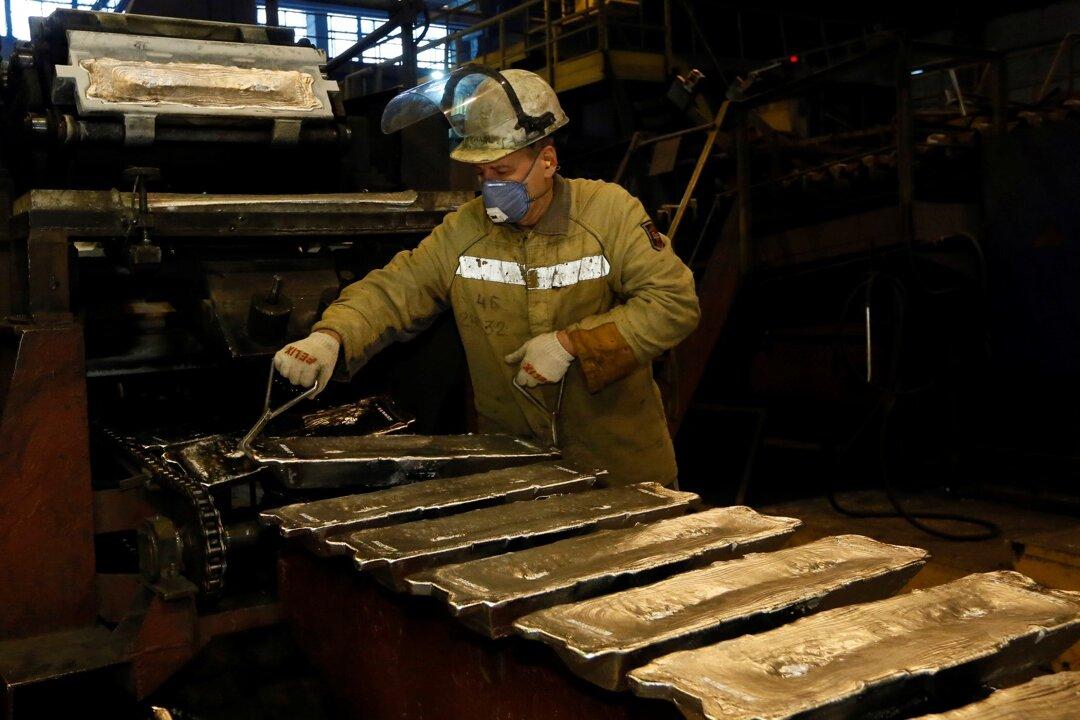 Rusal Shares Soar, Aluminum Price Falls as U.S. Lifts Sanctions