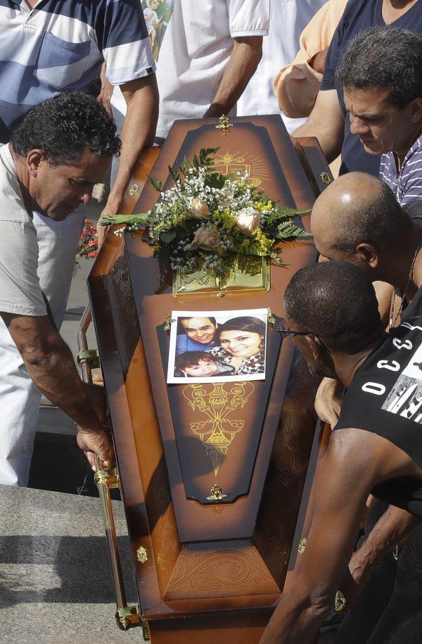Friends and relatives carry the coffin with the body of Vale SA contractor Edmayra Samara, victim of the collapsed dam, during her burial in Brumadinho, Brazil, on Jan. 29, 2019. (Andre Penner/AP)