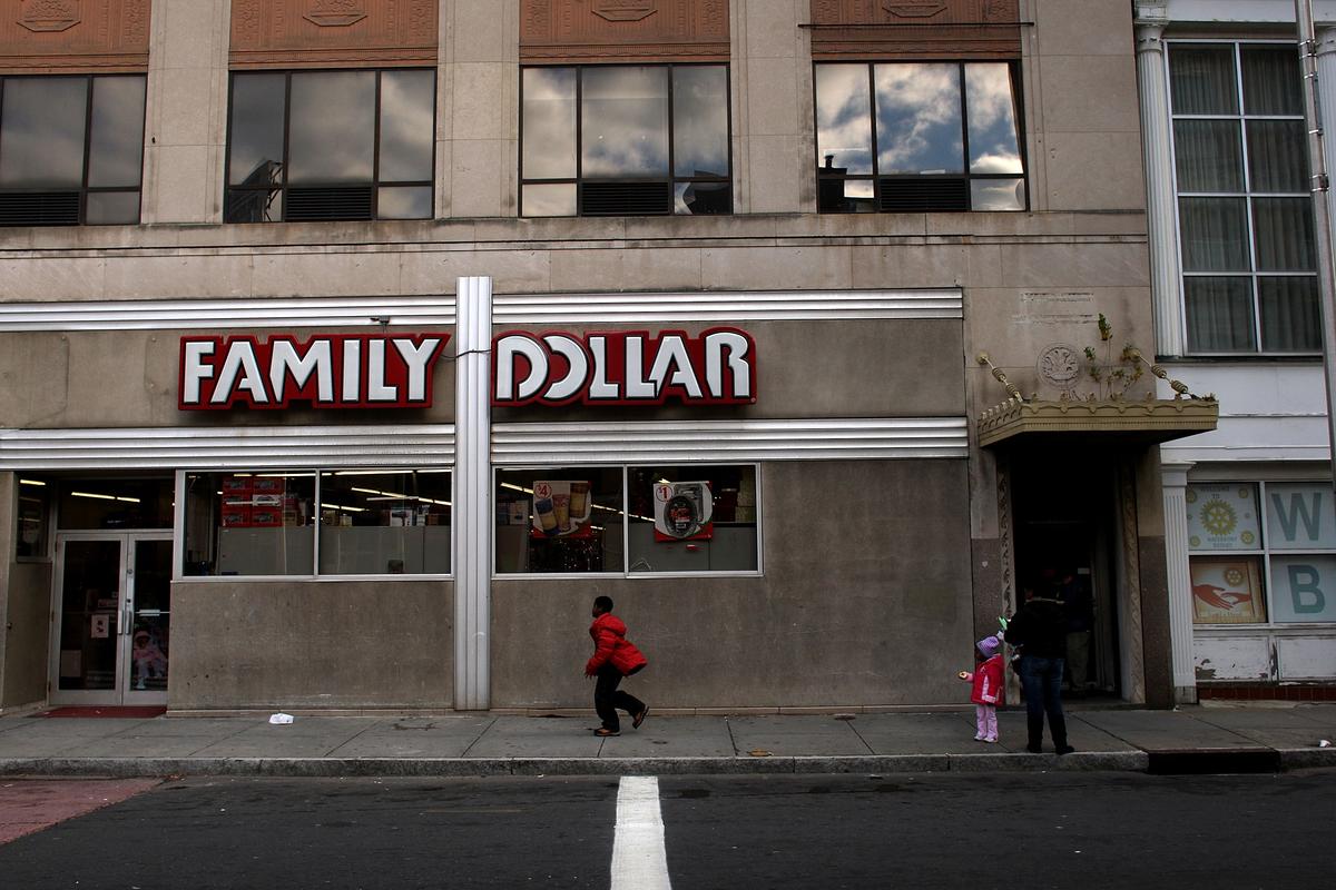Good Samaritan Shoots Robber Dead at Family Dollar Store: Police