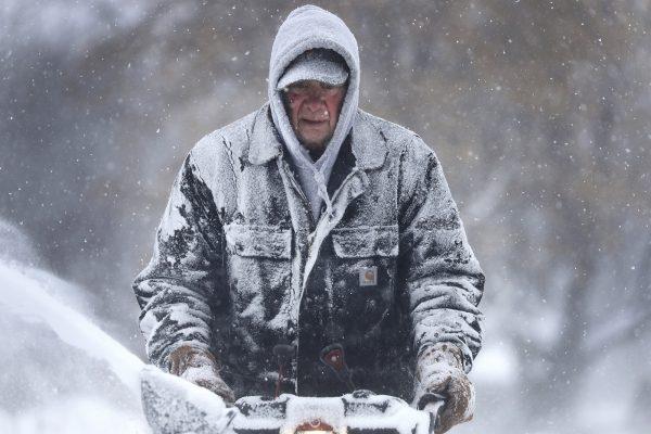 Gary Verstegen clears a sidewalk in Little Chute, Wisconsin during the polar vortex on Jan. 28, 2019. (William Glasheen/The Post-Crescent via AP)