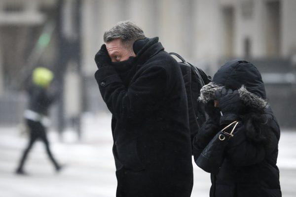 Commuters brave the wind and snow in frigid weather in Cincinnati, on Jan. 30, 2019. (John Minchillo/AP Photo)