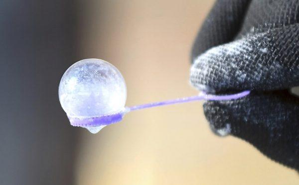A bubble freezes on the end of the wand in Mankato, Minn., on Jan. 30, 2019. (Pat Christman/The Free Press/AP)