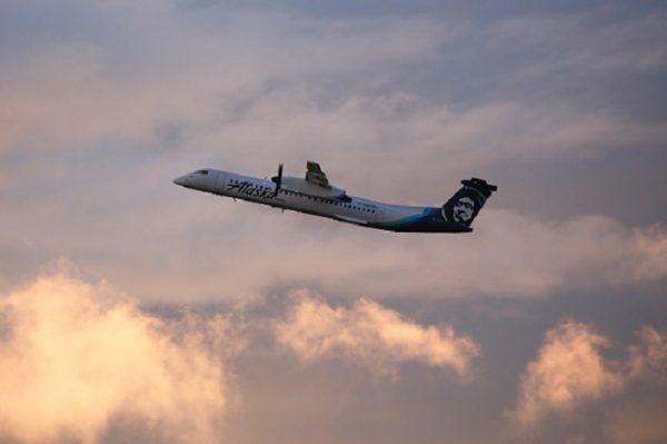 An Alaska Airlines Bombardier Dash 8 Q400 operated by Horizon Air takes off from at Seattle-Tacoma International Airport. (Jason Redmond/AFP/Getty Images)