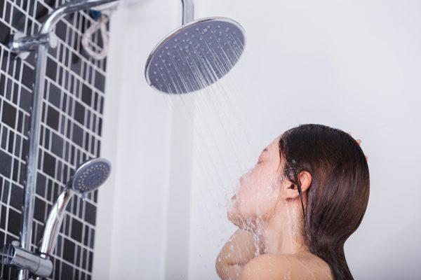 A woman in the shower (BaLL LunLa/Shutterstock)