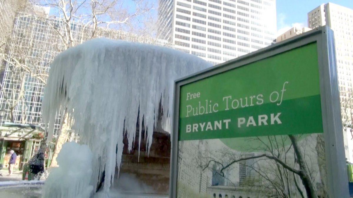 Bryant Park fountain froze as the temperature fell to 14 degrees Fahrenheit (minus 10 degrees Celsius) in New York, on the night of Jan. 30. (Shelbi Malonson/The Epoch Times)