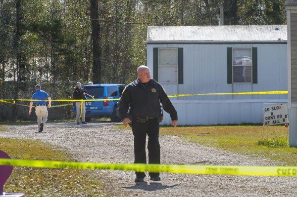 Investigators work at the scene of the shooting in Livingston Parish, Louisiana, Va. ( Travis Spradling/The Advocate via AP)