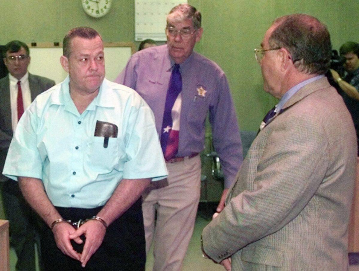 In this Aug. 31, 1999 file photo, convicted murderer Jerry "Animal" McFadden, left, looks at his attorney, Vernard Solomon, right, while Upshur County Sheriff R.D. "Buck" Cross, center, follows him out of the Upshur County Courtroom after his execution date was set in Gilmer, Texas. (Kevin Green/The News-Journal via AP)