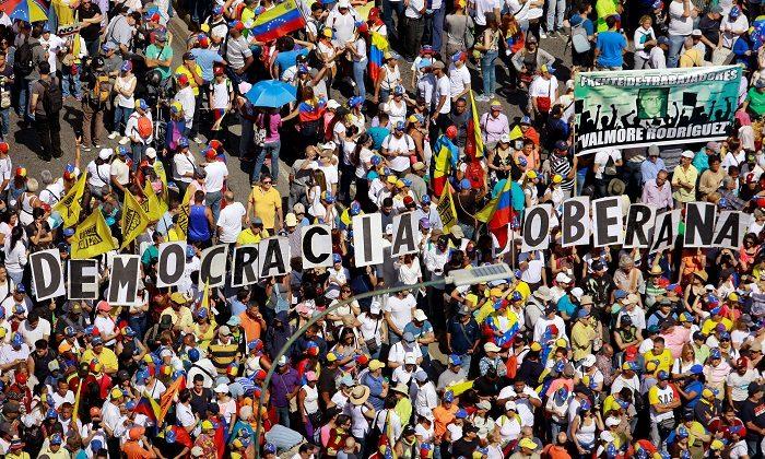 Venezuelan General Defects as Anti-Maduro Rallies Draw Huge Crowds