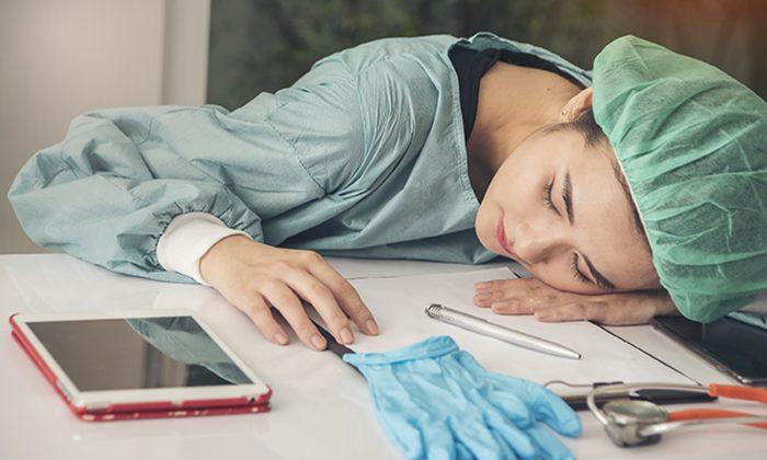 Blogger’s Plan Backfires While Trying to Shame Medical Student Asleep at Work