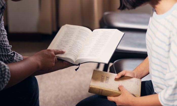 Students Sue School District Over ‘Unconstitutional’ Bible Ban