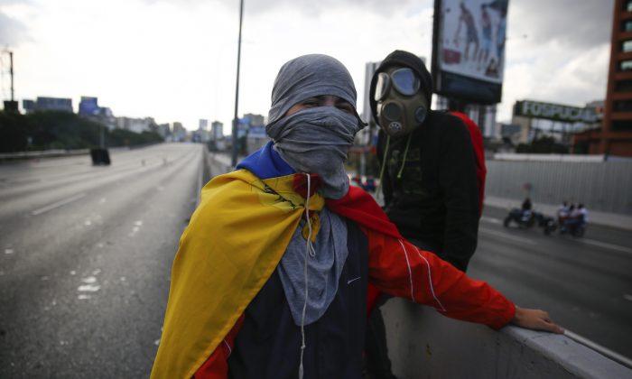 Venezuelans Warn Against Bringing Socialism to the United States