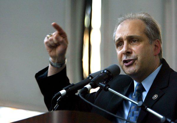 Michael Palladino, president of the New York State Association of PBAs and president of the Detectives Endowment Association, addressing protestors in New York City on June 8, 2004. (Paul Hawthorne/Getty Images)