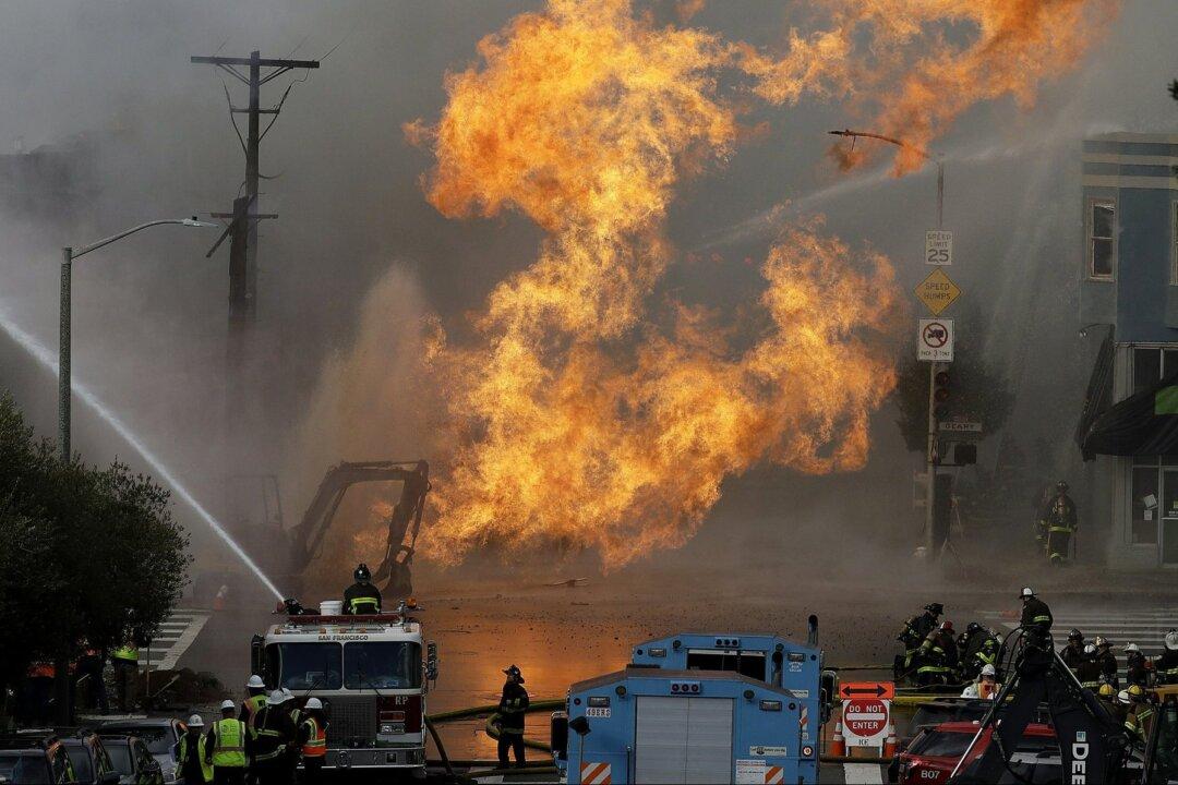 San Francisco Gas Explosion Shoots Fire That Burns Buildings