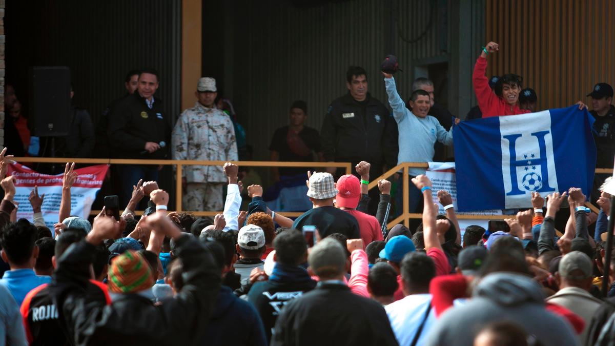Migrant Caravan Detained in Old Factory, Across From Texas