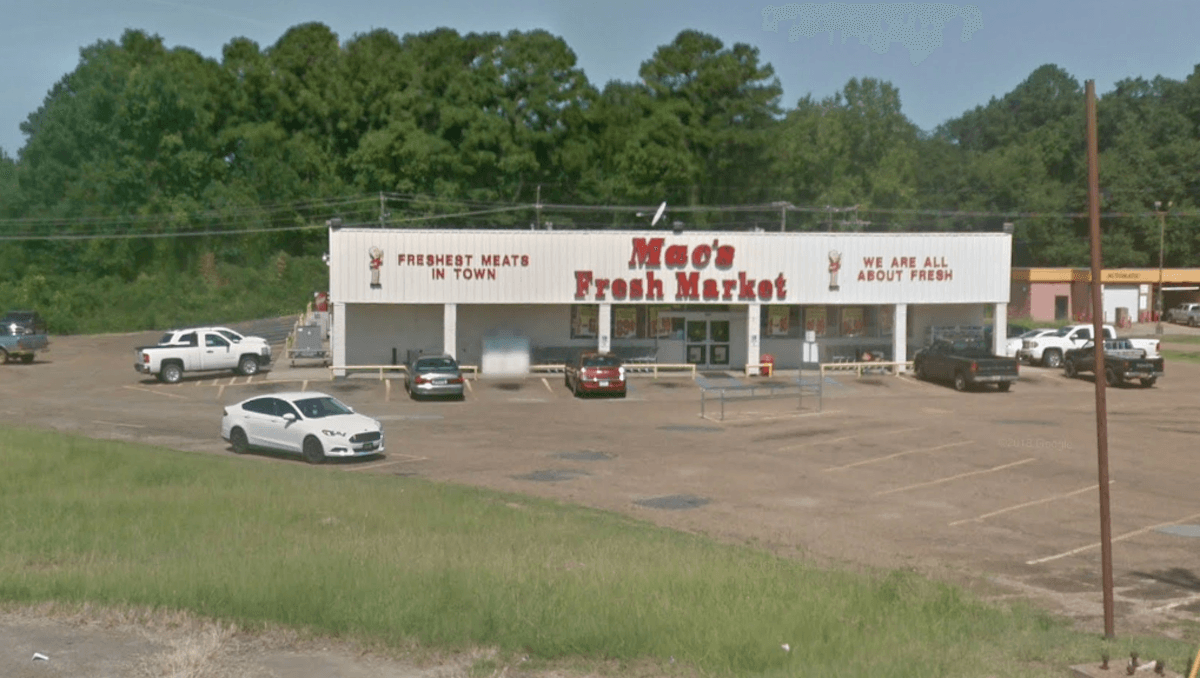 Grocery Store Owner Defends Mailer That Said ‘Heaven Has a Wall’