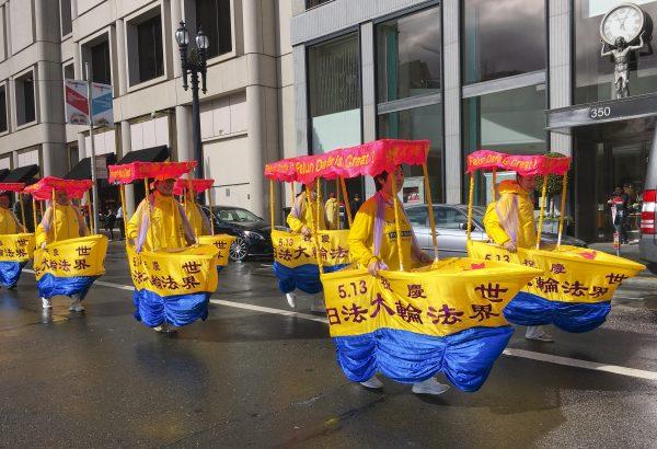 Falun Dafa boats danced in the parade on February 9, 2019. (Ilene Eng/The Epoch Times)