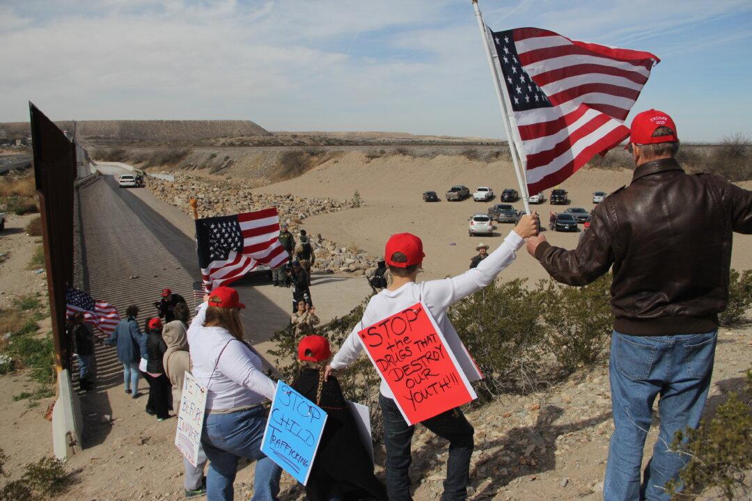Florida Launches Probe Into Group Behind Private Border Wall